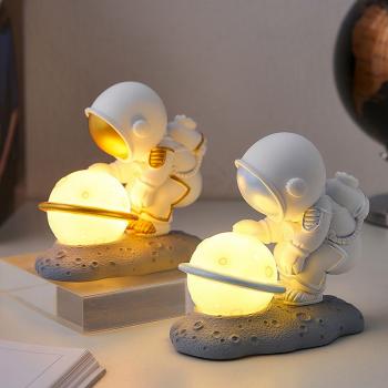 Creative Astronaut Ornaments Astronaut Nightlight Desktop Decoration